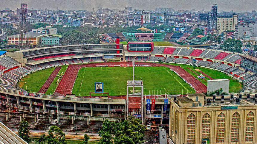 ক্রিকেট আর ফুটবলের যুগপৎ ময়দান