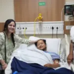 প্রাথমিক চিকিৎসার পর পবনদীপকে উন্নত চিকিৎসার জন্য দিল্লিতে স্থানান্তর করা হয়েছে। তার হাত ও দুই পায়ে ভাঙন ধরা পড়েছে, তবে চিকিৎসকদের মতে বর্তমানে তিনি আগের চেয়ে অনেকটাই বিপদমুক্ত। সামাজিক মাধ্যমে ভাইরাল হওয়া এক ছবিতে দেখা যায়, তিনি হাসপাতালের বিছানায় শুয়ে রয়েছেন। মুখে কিছুটা ফুলাভাব দেখা গেলেও, সেই অবস্থাতেও তার মুখে হাসি ফুটে উঠেছে। এই দৃশ্য দেখে তার ভক্তরা কিছুটা হলেও স্বস্তি পেয়েছেন।