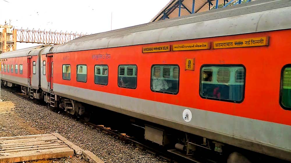 লাইনে আর নয়! ট্রেনে উঠবে এখন MUTS-এর ছোঁয়ায়