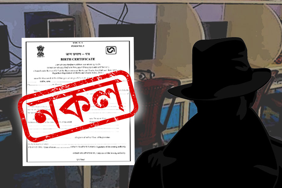 পঞ্চায়েত অফিসেই জাল বার্থ সার্টিফিকেটের কারখানা!